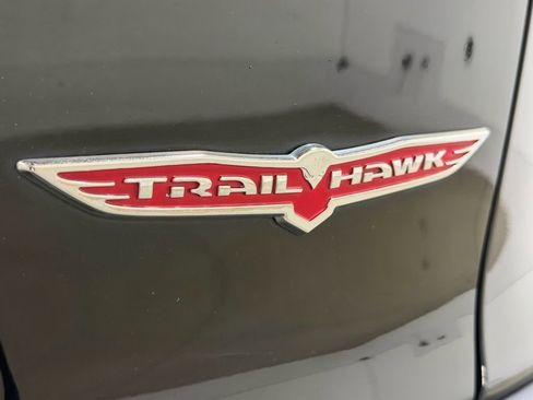 Used 2020 Jeep Cherokee Trailhawk w/ Comfort/Convenience Group image 22