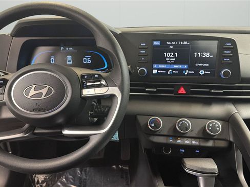 Certified 2026 Hyundai Elantra SE FWD image 20