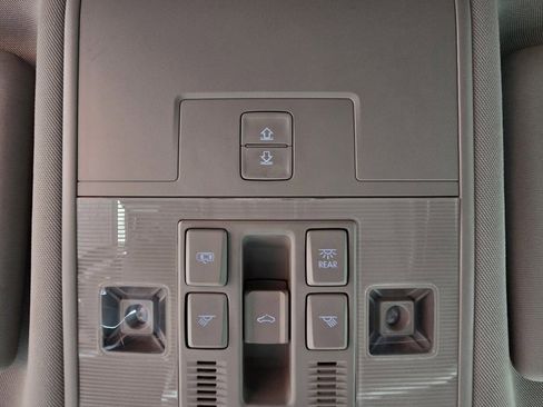 Used 2022 Volkswagen Atlas SEL R-Line image 29