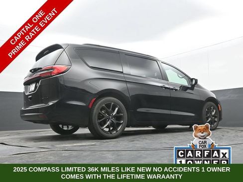 Used 2025 Chrysler Pacifica Limited FWD image 60