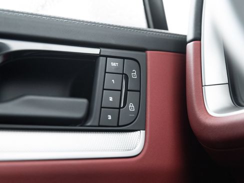 Certified 2025 Porsche Cayenne E-Hybrid Coupe AWD/4WD image 19