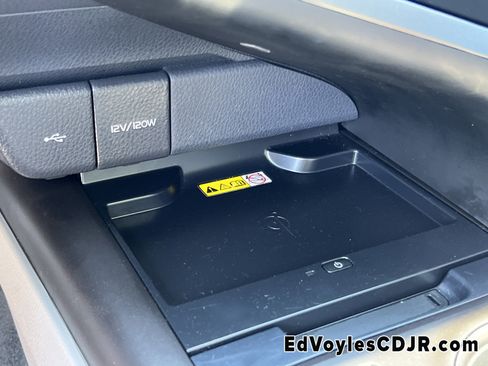 Used 2023 Toyota Camry XSE image 35