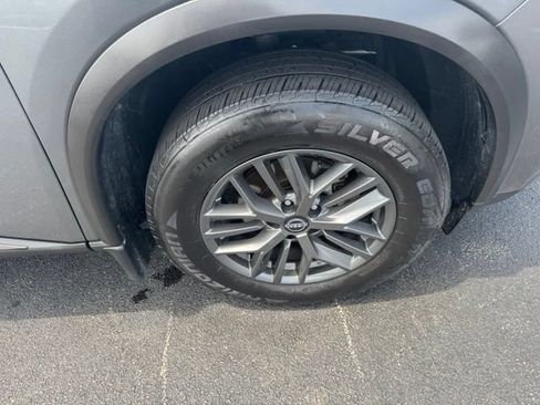 Used 2023 Nissan Rogue S FWD image 18