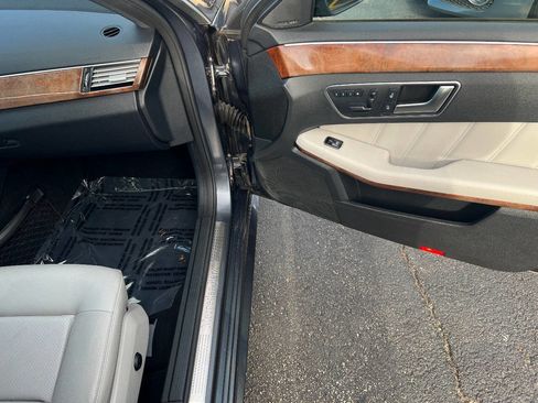 Used 2013 Mercedes-Benz E 350 4MATIC Sedan image 29