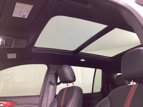 Used 2024 Chevrolet Traverse RS image 31