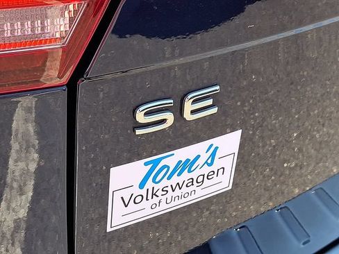 Used 2023 Volkswagen Tiguan SE w/ Panoramic Sunroof Package AWD/4WD image 30