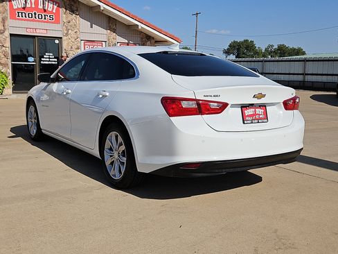 Used 2024 Chevrolet Malibu LT FWD image 2