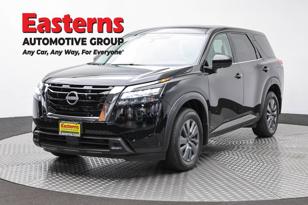 Used 2024 Nissan Pathfinder S AWD/4WD image 1