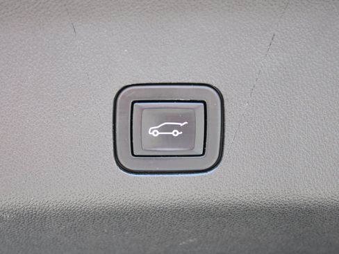 Used 2021 Chevrolet Tahoe Z71 image 17