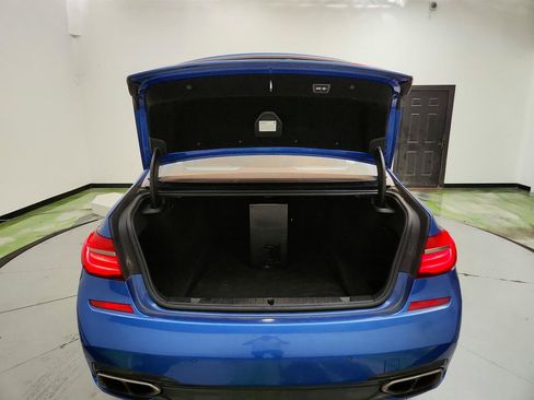 Used 2018 BMW M760i xDrive AWD/4WD image 32