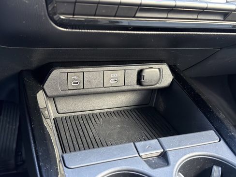 Used 2024 Toyota Prius Limited image 38