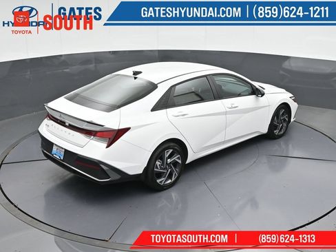 Used 2025 Hyundai Elantra Sport FWD image 48