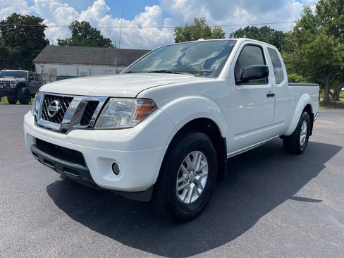 Used 2014 Nissan Frontier SV w/ SV Value Truck Package AWD/4WD image 5