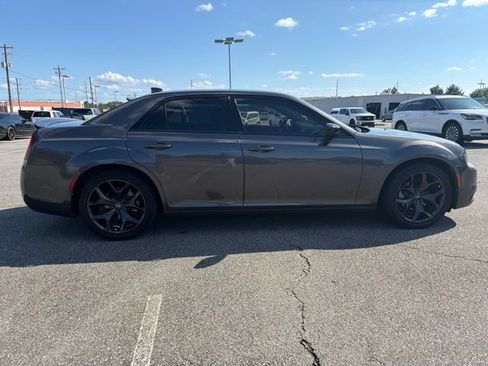Used 2022 Chrysler 300 Touring w/ Sport Appearance Package RWD image 3