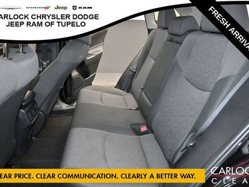 Used 2024 Toyota RAV4 XLE FWD image 29