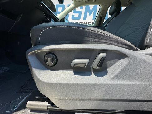 Used 2025 Volkswagen Atlas SE AWD/4WD image 17