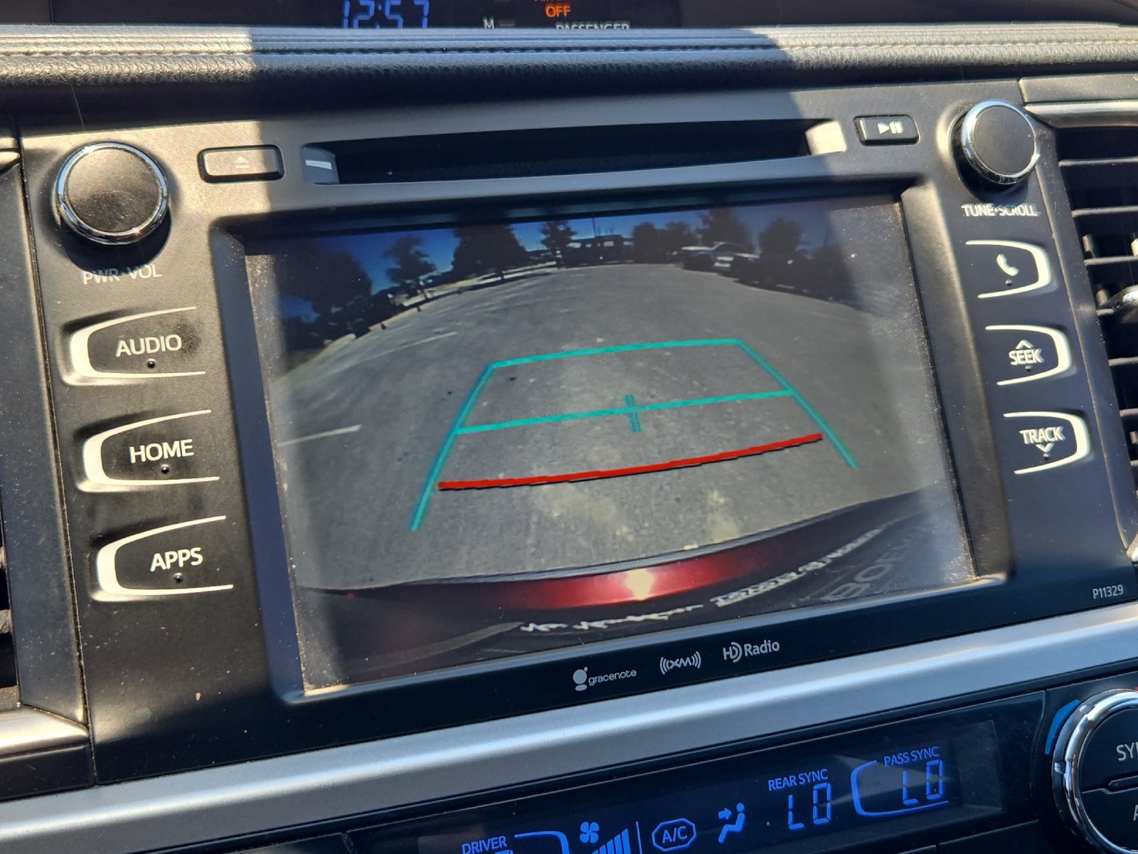 Used 2018 Toyota Highlander Plus FWD image 19