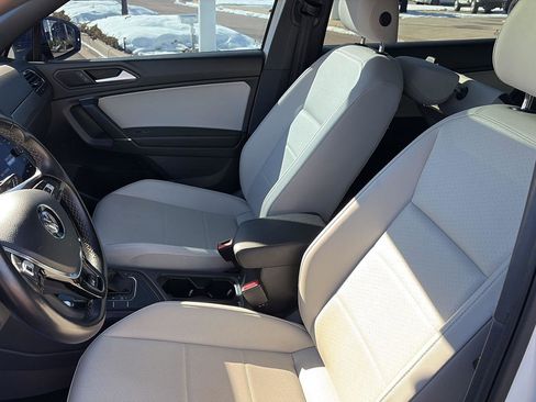 Used 2020 Volkswagen Tiguan SE R-Line image 11