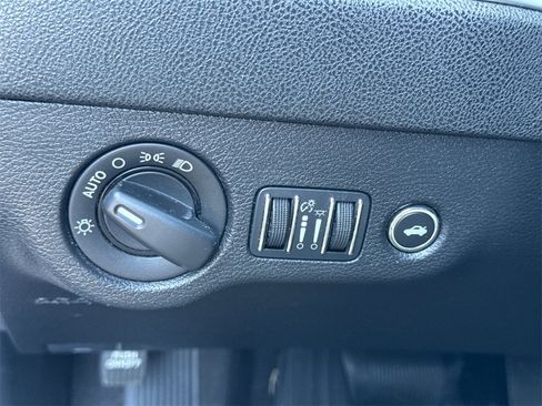 Used 2015 Dodge Charger SE image 24