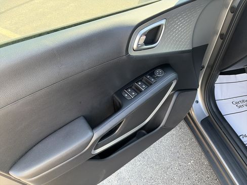Used 2022 Kia Soul LX FWD image 10