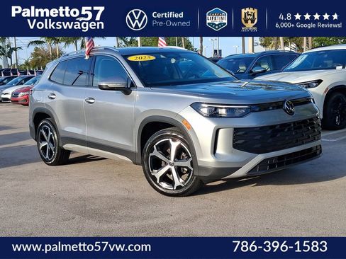 Certified 2025 Volkswagen Tiguan SE image 1