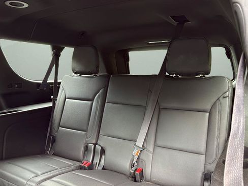 Used 2022 Chevrolet Suburban Z71 w/ Luxury Package AWD/4WD image 17