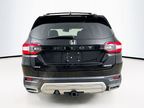 Used 2023 Honda Pilot Touring image 7