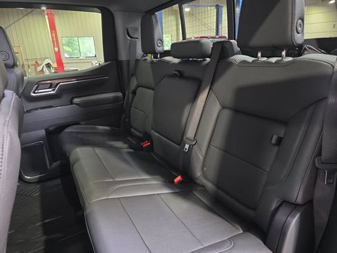 Used 2026 Chevrolet Silverado 1500 LT Trail Boss w/ LT Trail Boss Premium Package AWD/4WD image 15