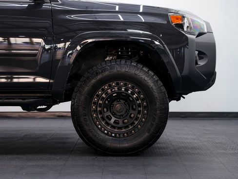 Used 2024 Toyota 4Runner SR5 Premium w/ SR5 Premium Package image 8