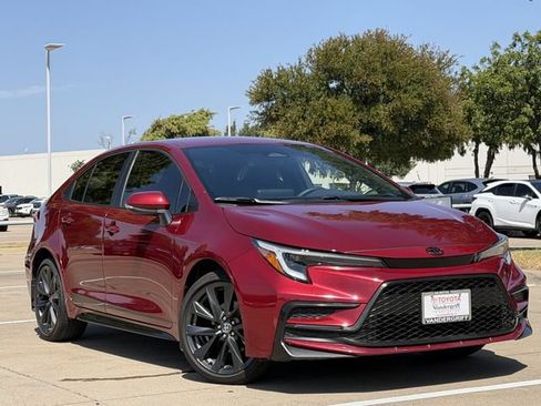 Used 2026 Toyota Corolla SE FWD image 2