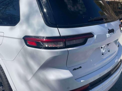 Used 2024 Jeep Grand Cherokee L Summit image 11