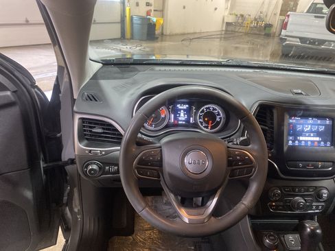 Used 2021 Jeep Cherokee Latitude Plus w/ Security Package image 12