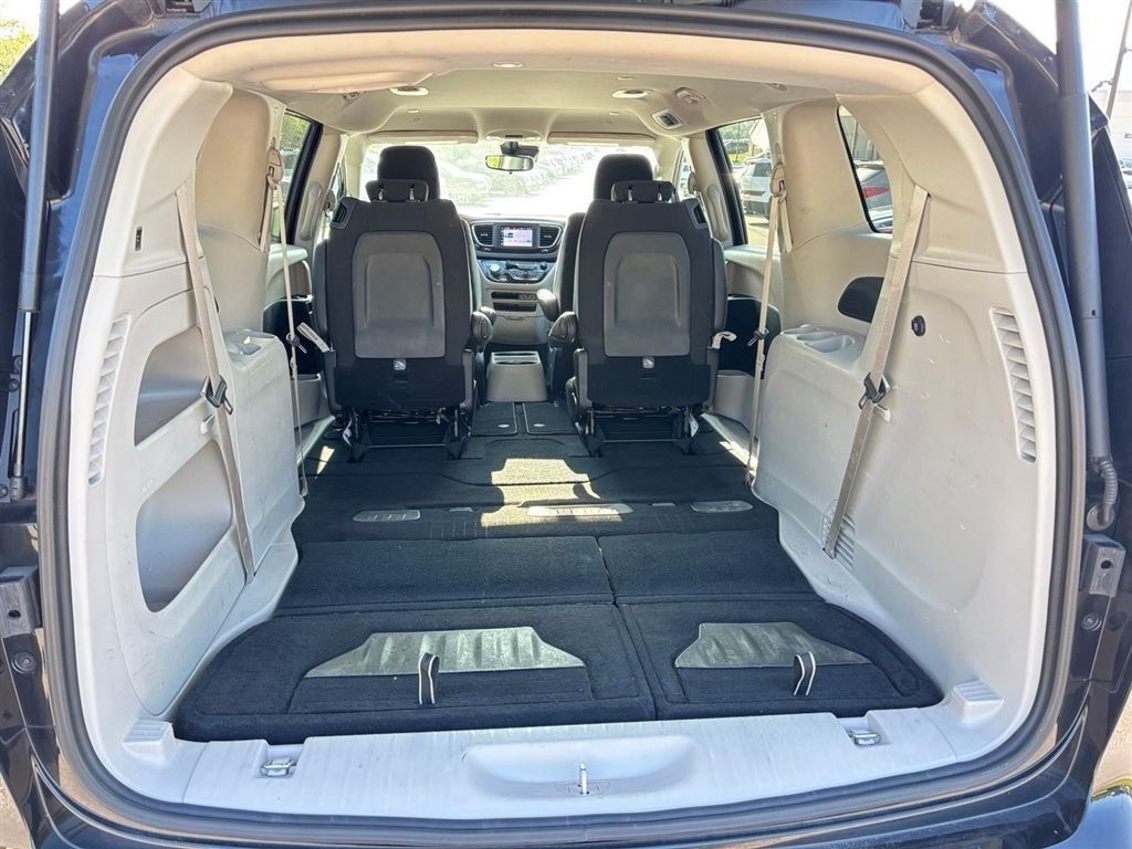Used 2024 Chrysler Voyager LX FWD image 17