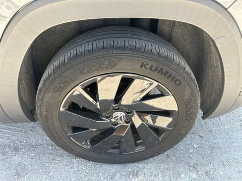 Used 2024 Volkswagen Atlas Cross Sport SE w/ Black Wheel Package FWD image 20