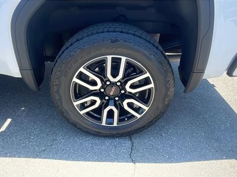 Used 2024 GMC Sierra 1500 AT4 w/ AT4 Preferred Package AWD/4WD image 33