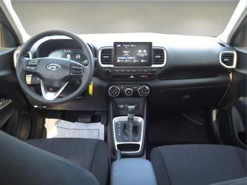 Used 2025 Hyundai Venue SE FWD image 22