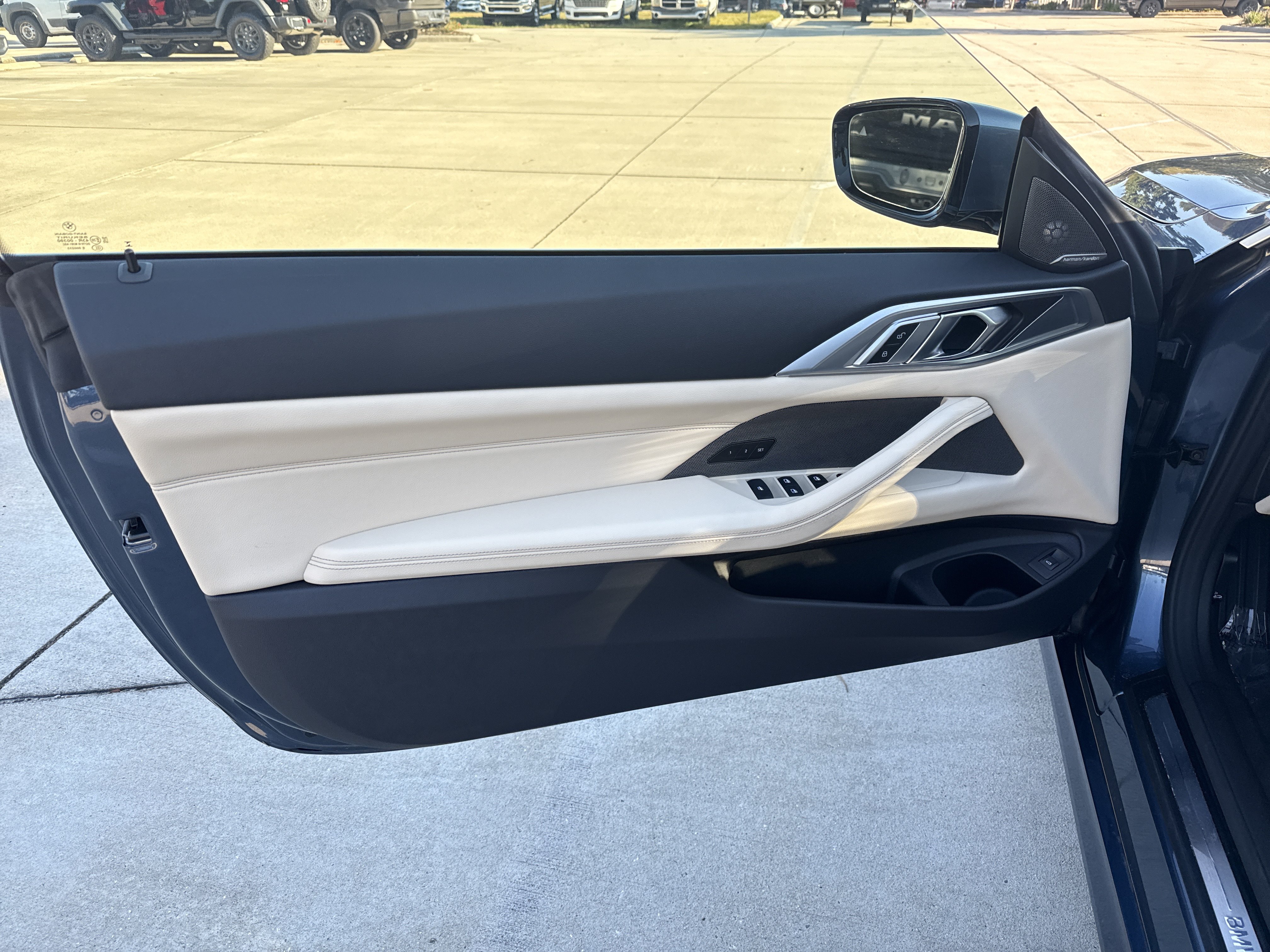 Used 2026 BMW 430i Convertible w/ Premium Package RWD image 13