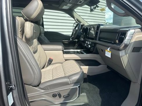 New 2026 Ford F250 Platinum w/ Platinum Plus Package AWD/4WD image 32
