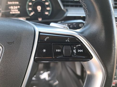 Certified 2023 Audi e-tron Premium Plus w/ Premium Plus Package AWD/4WD image 19
