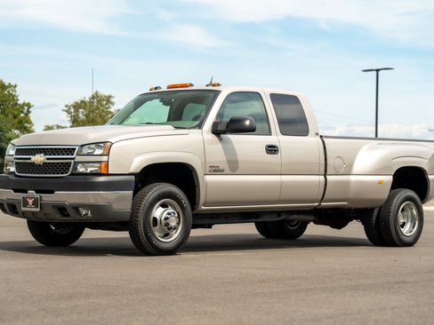 Used 2005 Chevrolet Silverado 3500 LT w/ Heavy-Duty Power Package image 18