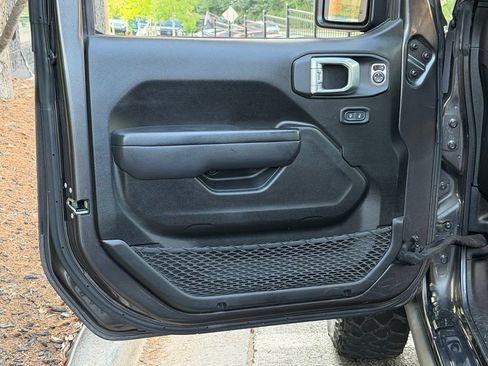 Used 2023 Jeep Wrangler Unlimited AWD/4WD image 31