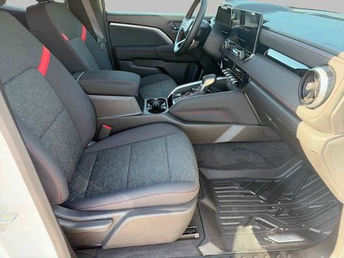 Used 2025 Chevrolet Colorado Z71 AWD/4WD image 9