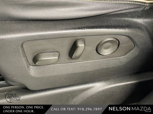 Used 2021 GMC Yukon SLT w/ SLT Premium Package image 22