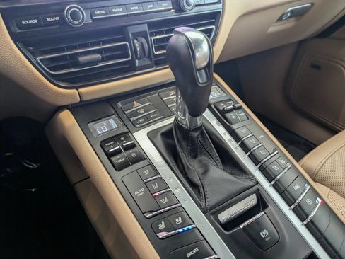 Used 2020 Porsche Macan AWD/4WD image 12