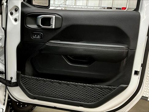 Used 2021 Jeep Wrangler Unlimited Rubicon image 26