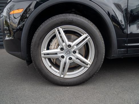 Used 2017 Porsche Cayenne S image 23