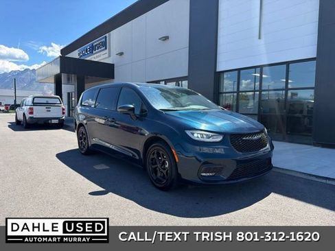 Used 2022 Chrysler Pacifica Touring-L w/ Uconnect Theater Family Group FWD image 1