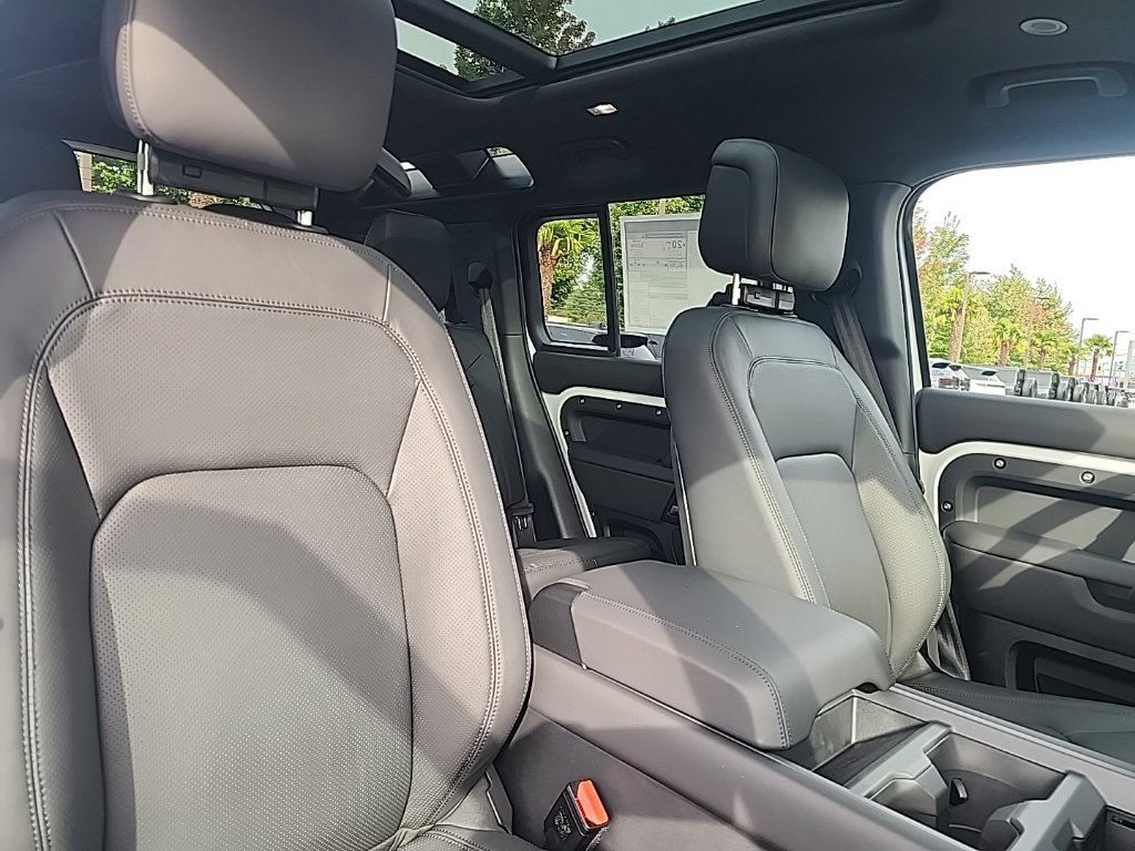 New 2026 Land Rover Defender 110 X-Dynamic SE AWD/4WD image 21