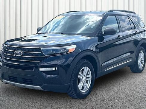 Used 2022 Ford Explorer XLT w/ Equipment Group 202A AWD/4WD image 2