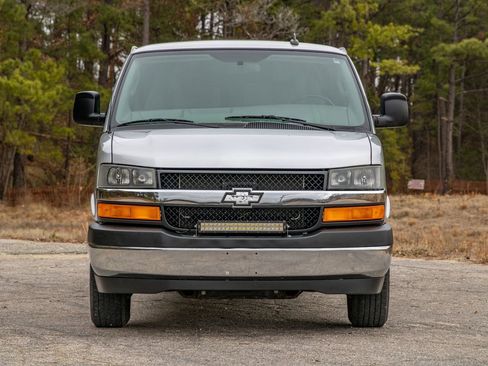 Used 2017 Chevrolet Express 3500 LT w/ LT Preferred Equipment Group image 2